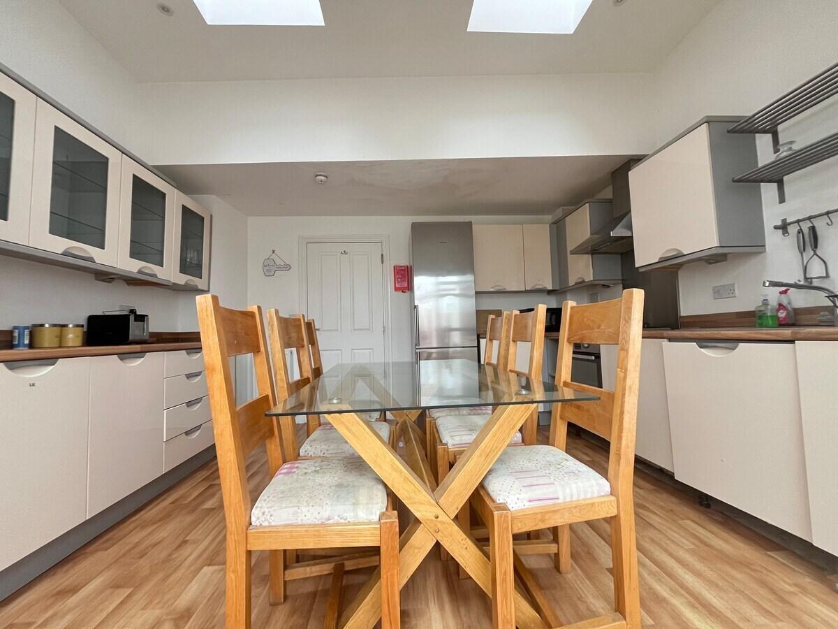 Rooksdown TownHouse - Contractors Families & Pets2