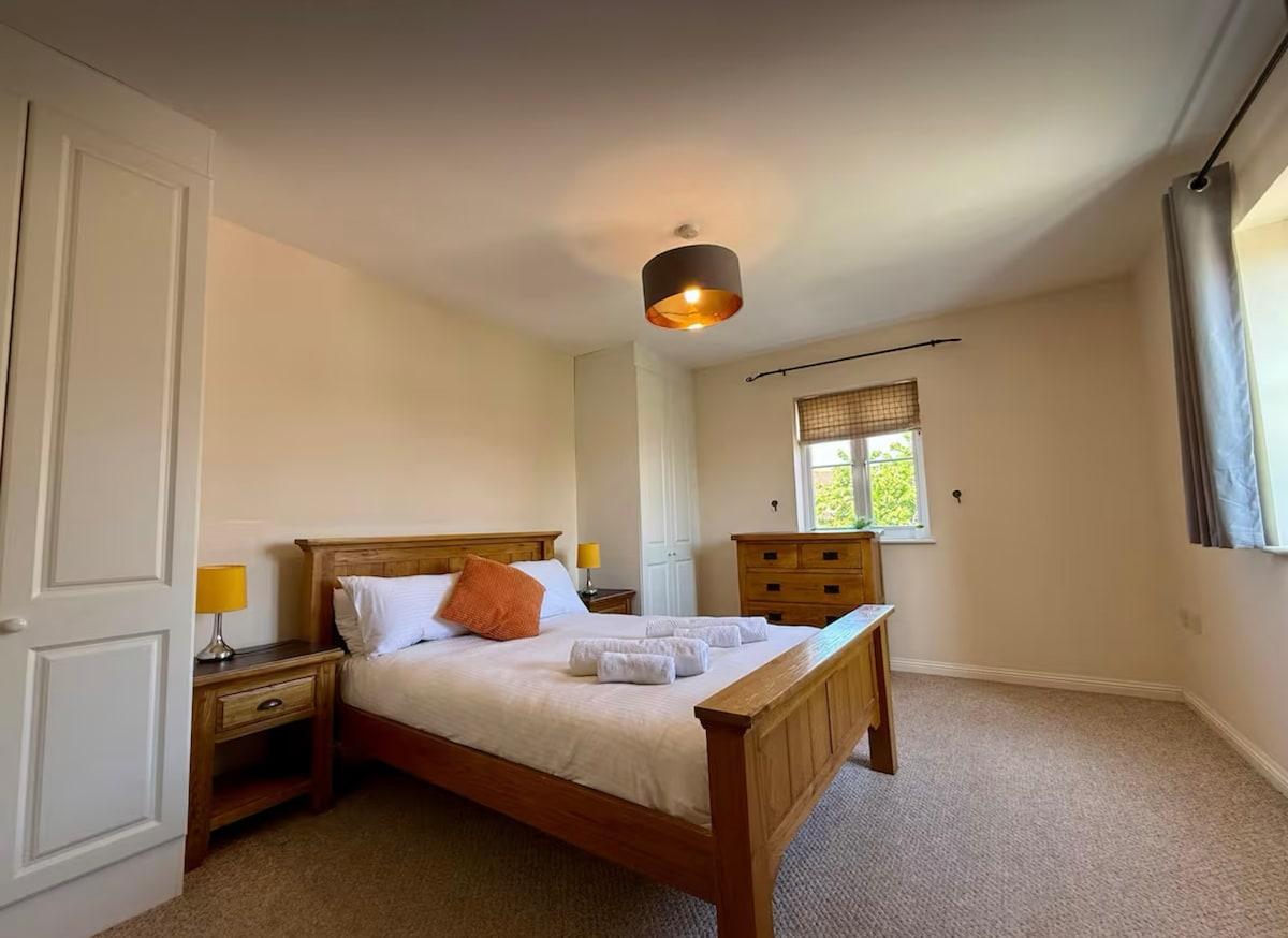 Marlow Town-House Contractors & Families Welcome