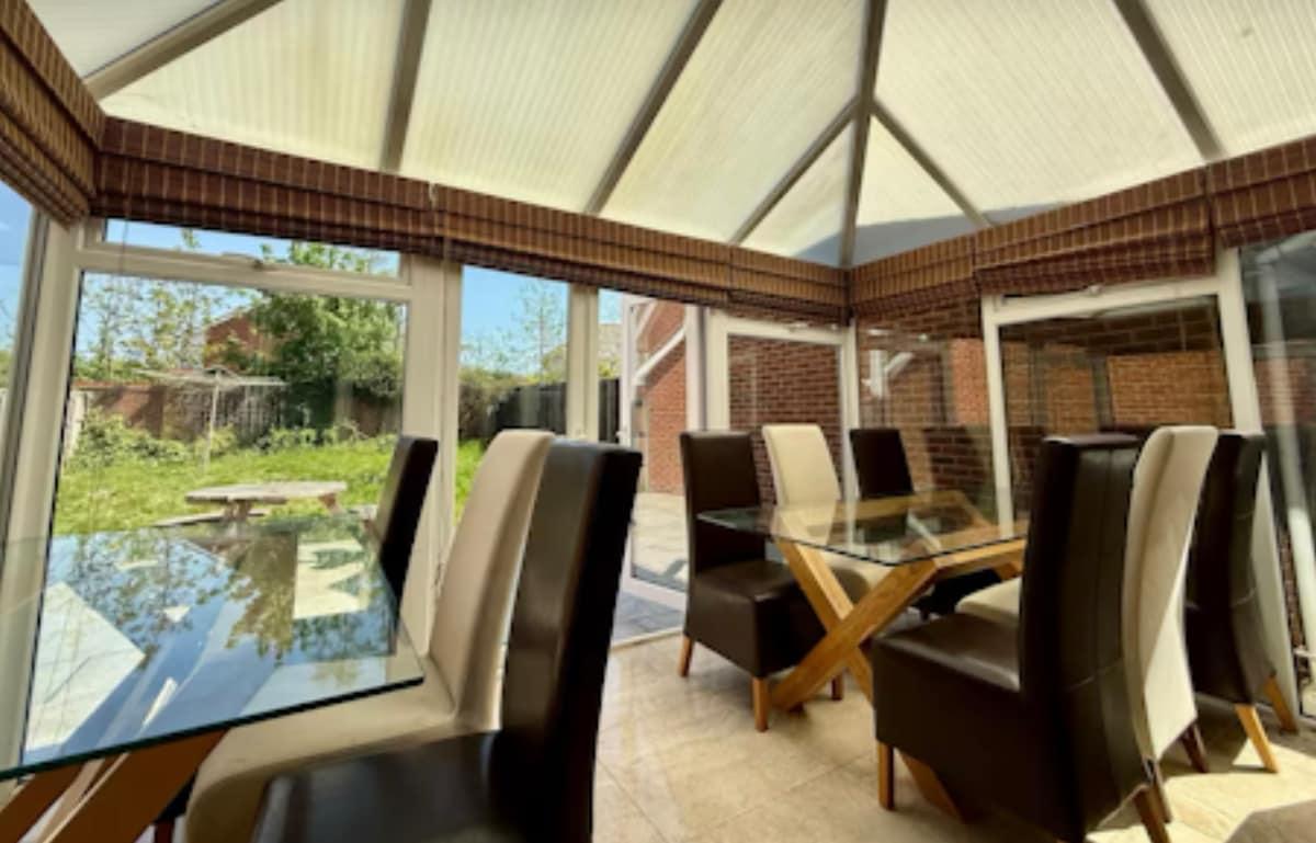 Marlow Town-House Contractors & Families Welcome4