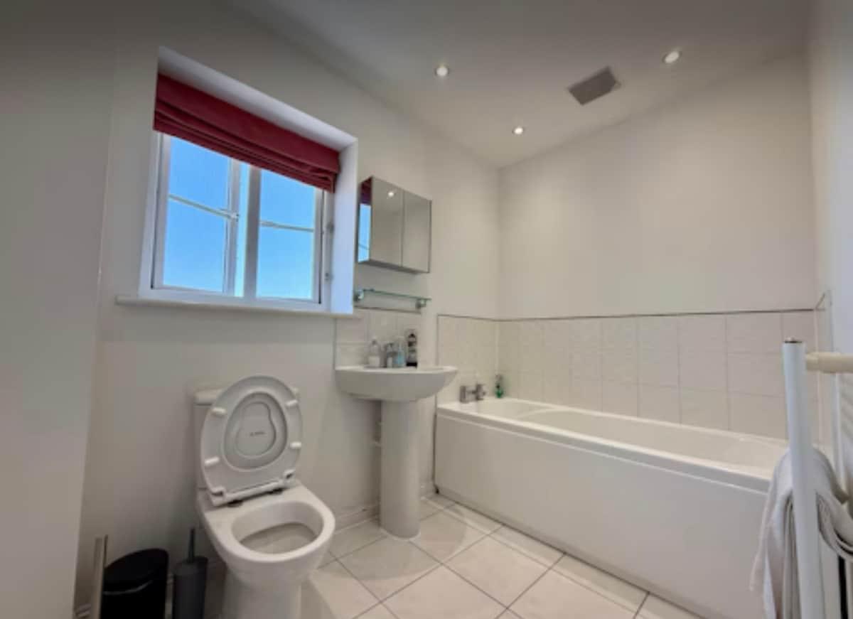 Marlow Town-House Contractors & Families Welcome5