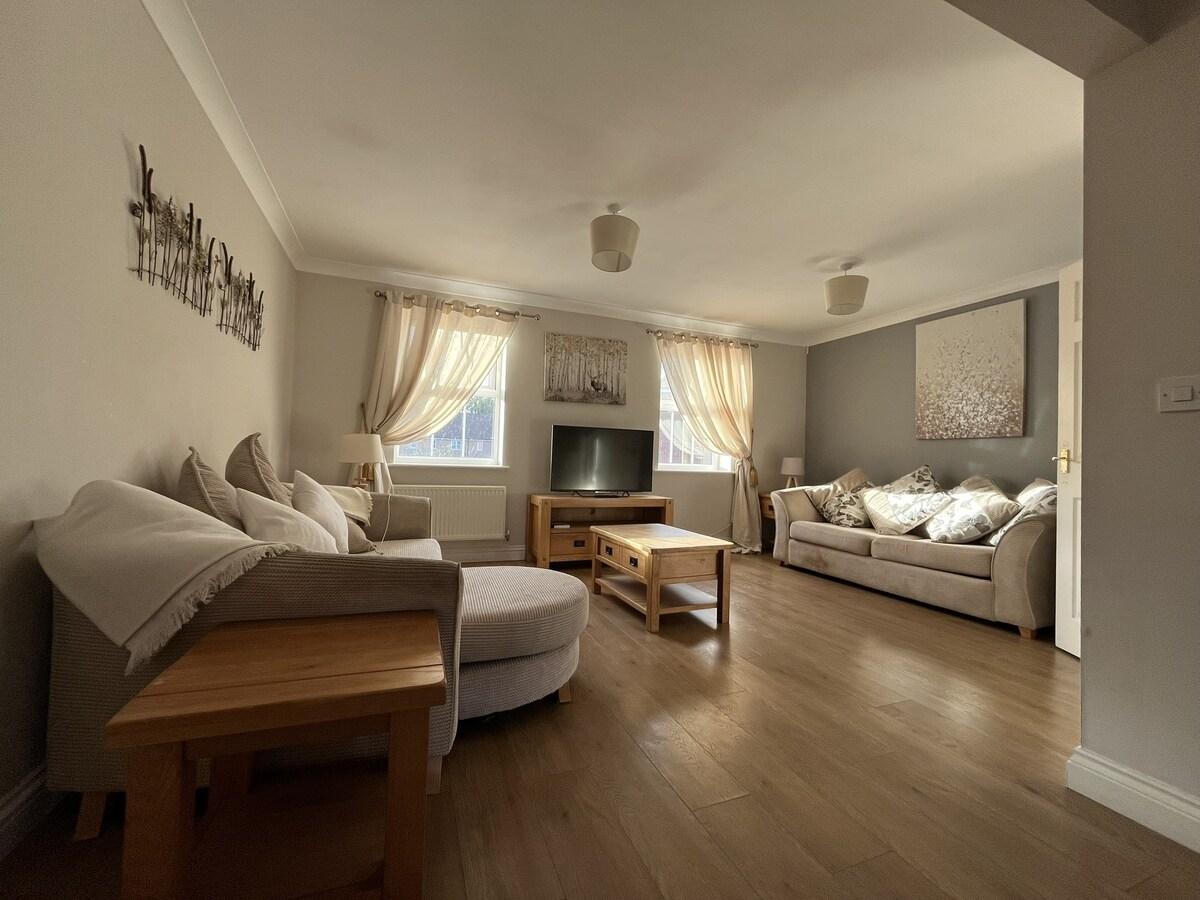 Holthart TownHouse- Contractors, Families & Pets4