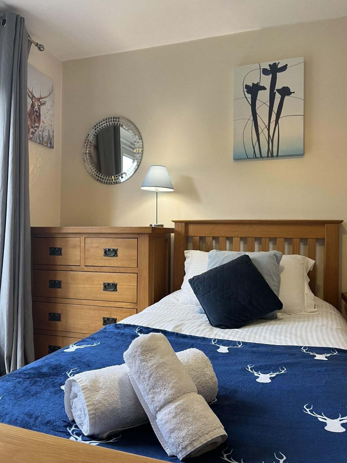 Holthart TownHouse- Contractors, Families & Pets5