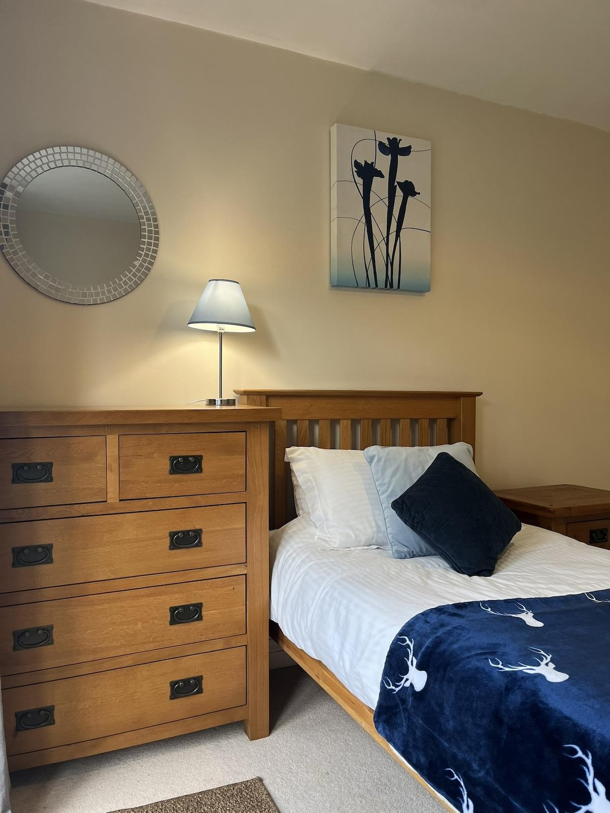 Holthart TownHouse- Contractors, Families & Pets6