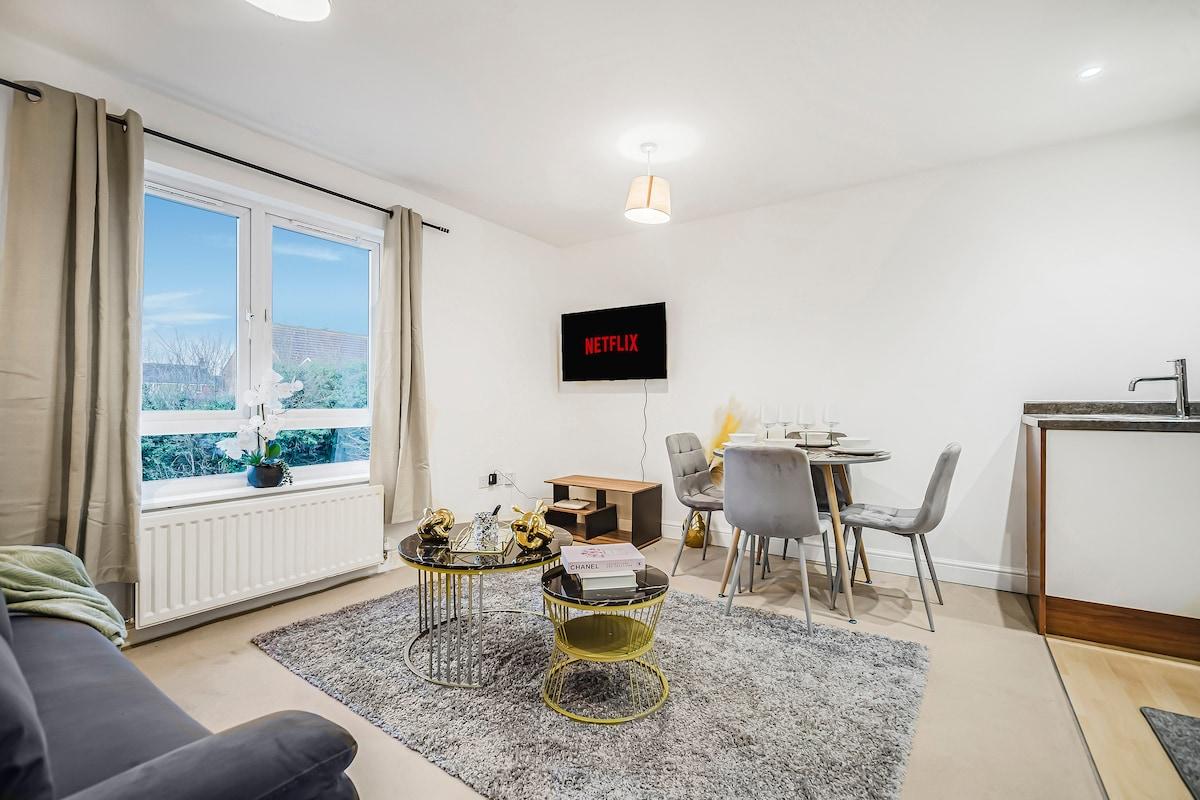 The Cosy Spot- Contractor Friendly- Free Parking2