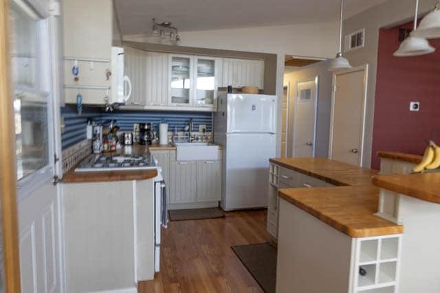 New! Charming Home in Carmichael with Pool & Patio6