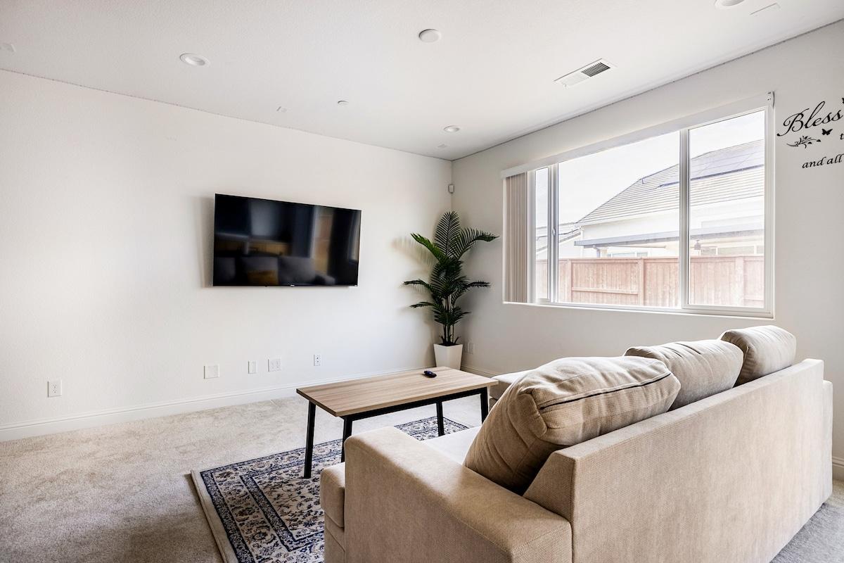 New! Beautiful Family Home near UC Davis & Airport4
