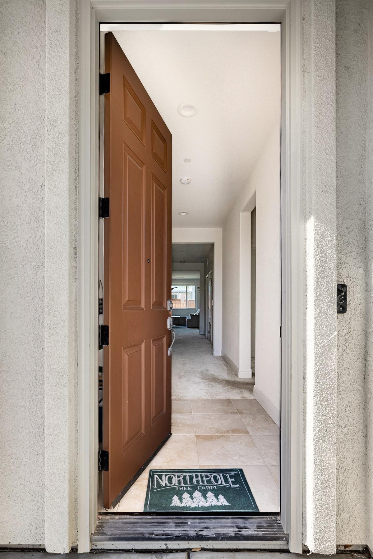 New! Beautiful Family Home near UC Davis & Airport5