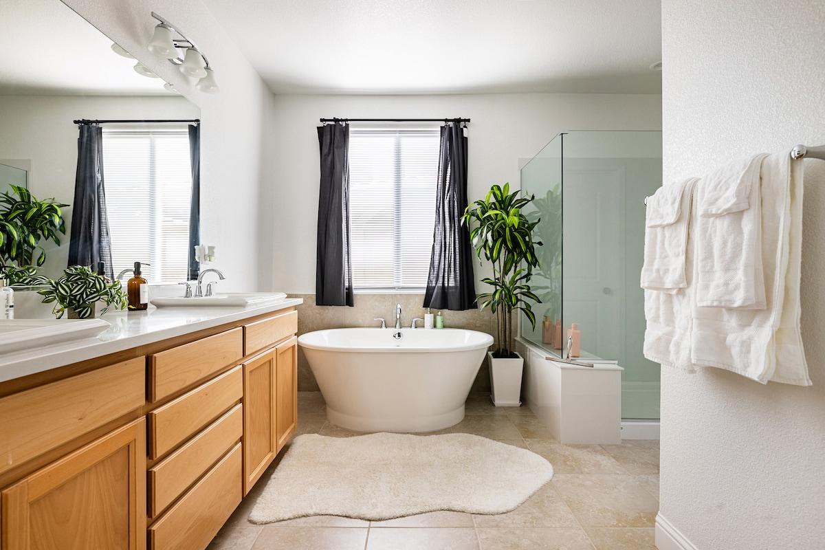 New! Beautiful Family Home near UC Davis & Airport