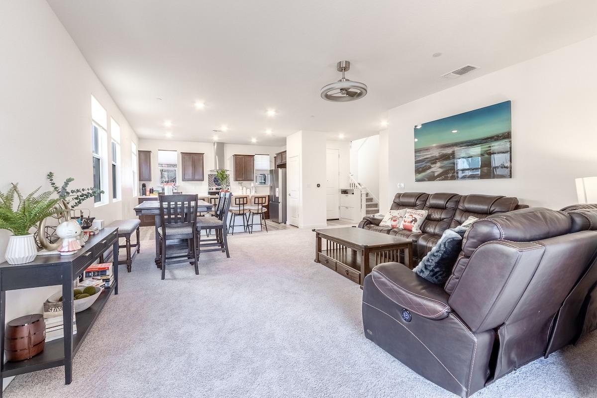 New! Beautiful Quiet Elk Grove Home near Sky River2