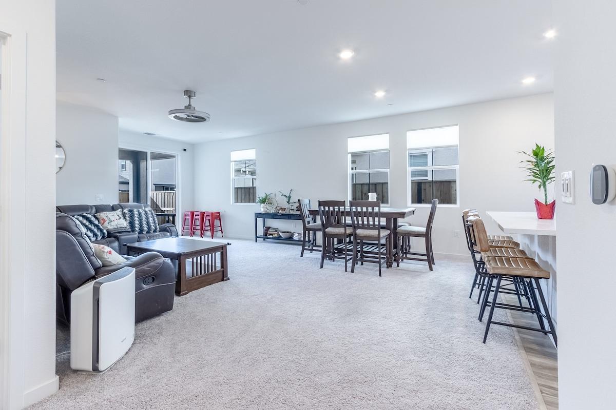 New! Beautiful Quiet Elk Grove Home near Sky River3