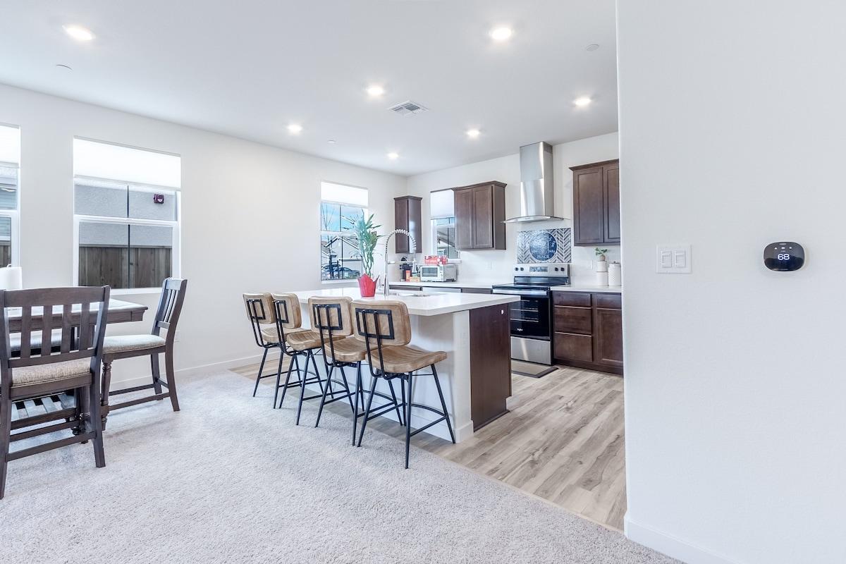 New! Beautiful Quiet Elk Grove Home near Sky River6
