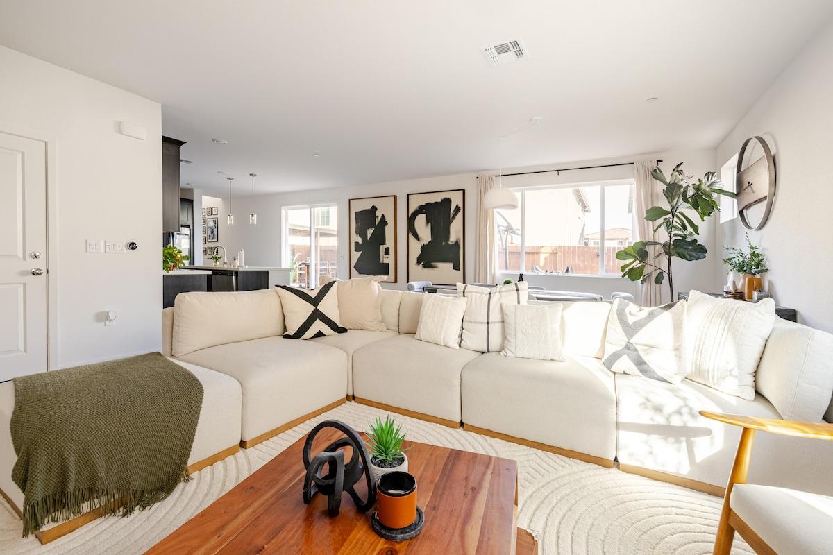 Luxury Home| 4 bed 3 Bath Retreat| Family-Friendly2