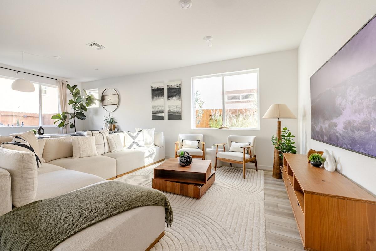 Luxury Home| 4 bed 3 Bath Retreat| Family-Friendly