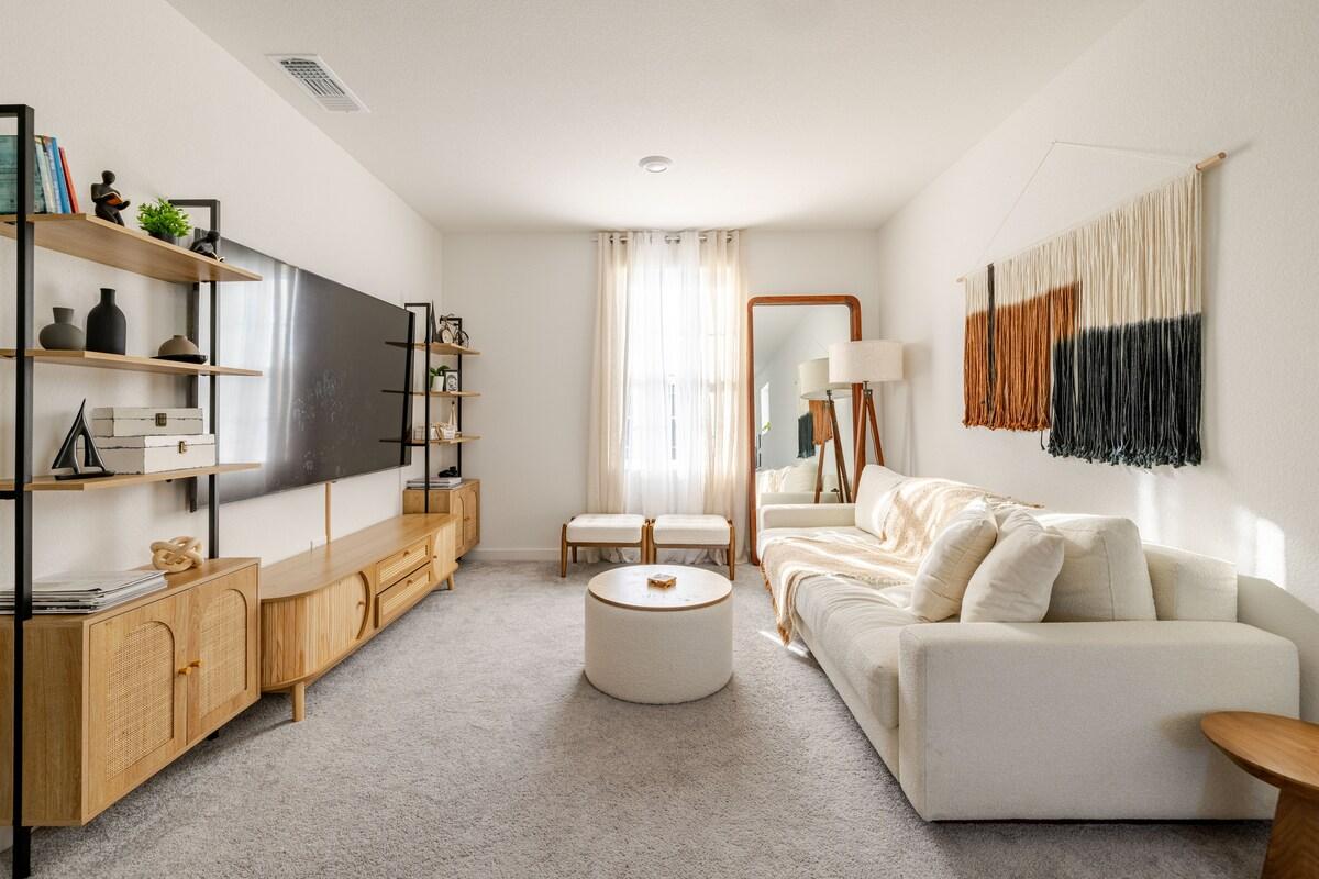 Luxury Home| 4 bed 3 Bath Retreat| Family-Friendly4