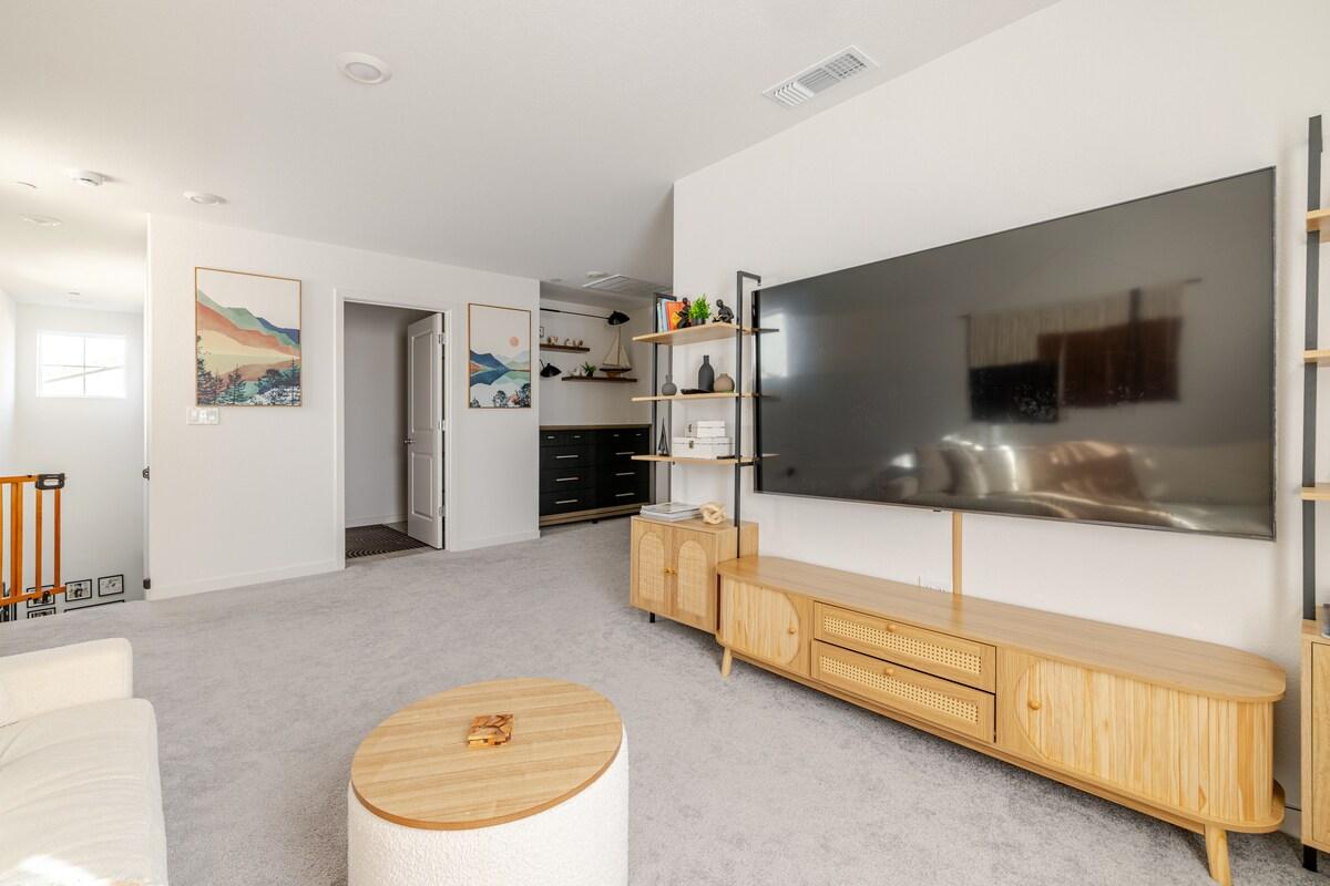 Luxury Home| 4 bed 3 Bath Retreat| Family-Friendly5