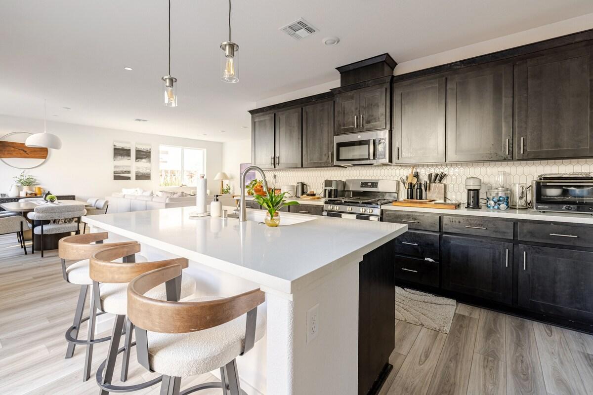 Luxury Home| 4 bed 3 Bath Retreat| Family-Friendly6