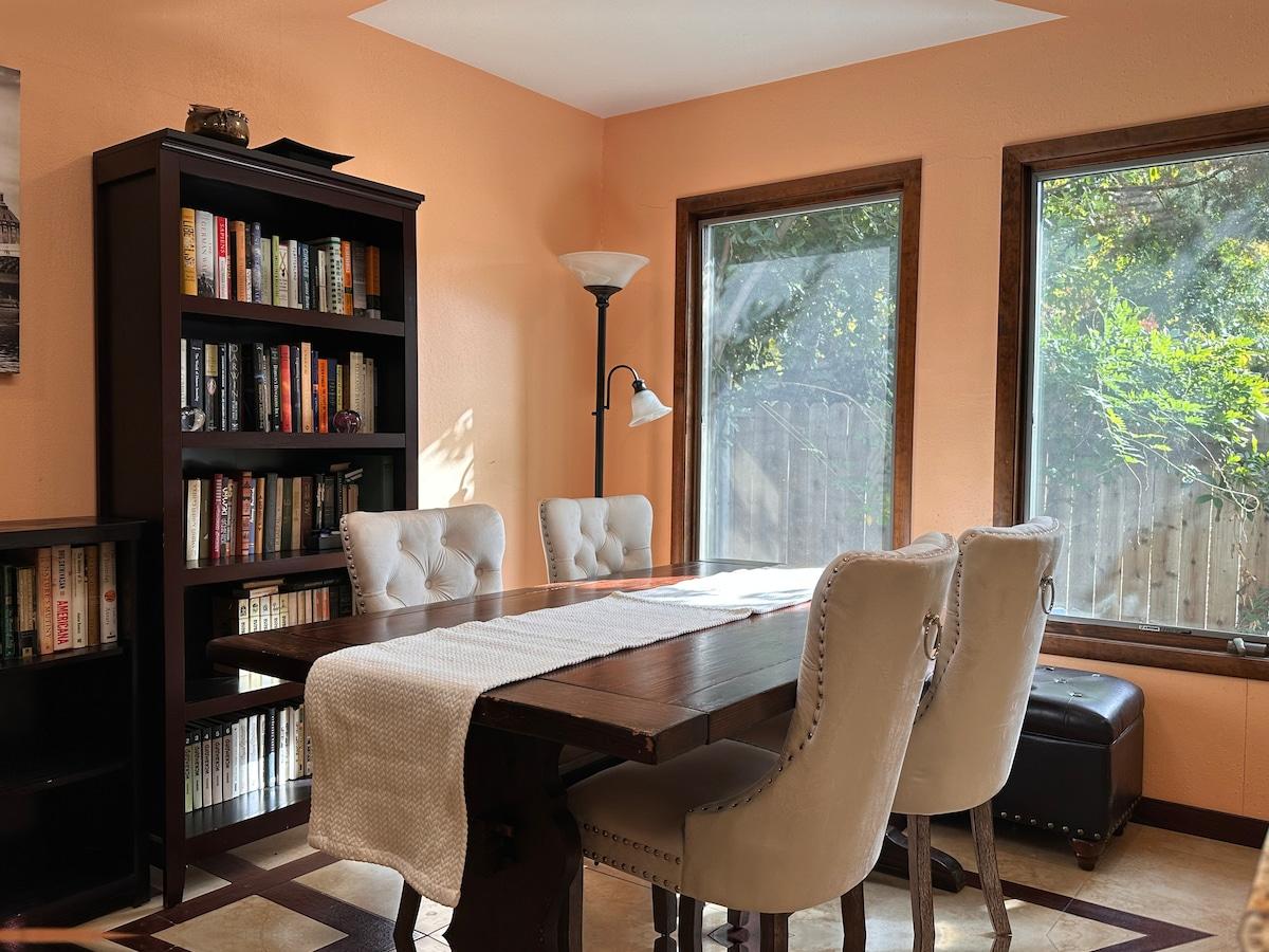 Central Location | 5 min from UC Davis & Downtown4