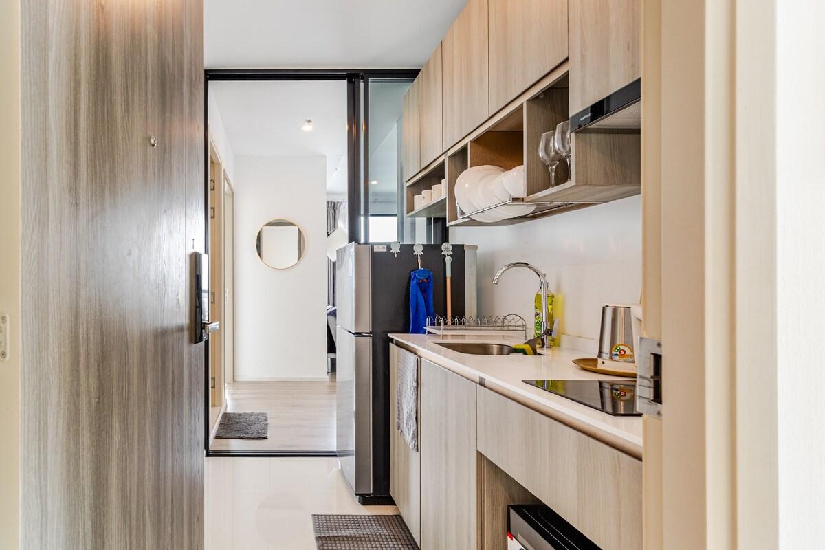 Luxe Condo | 2Bed 2Bath | Walk to BTS | High Floor6
