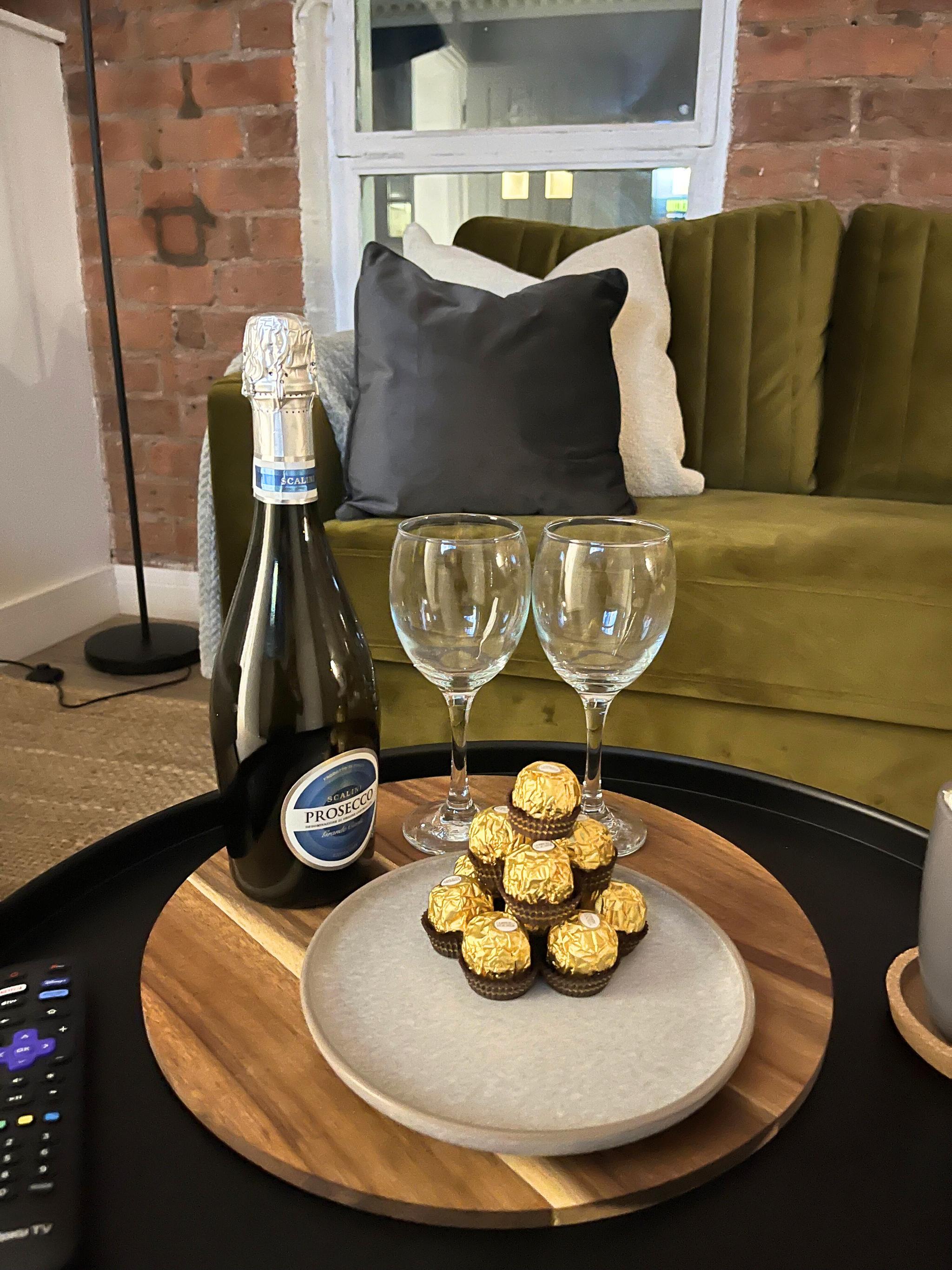 2 Bed Apartment | City Centre | Parking & WiFi3