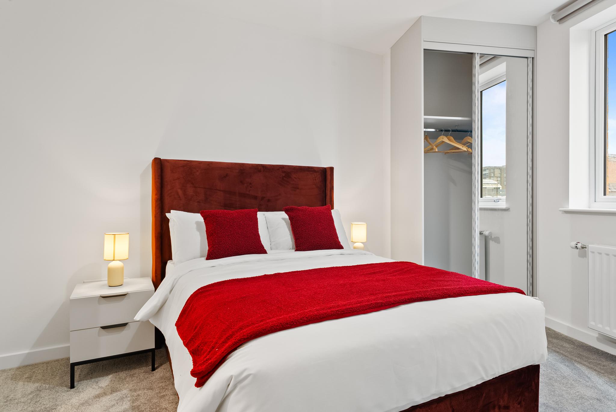 Modern Riverside Apartment | Near Heathrow | 2 Bed