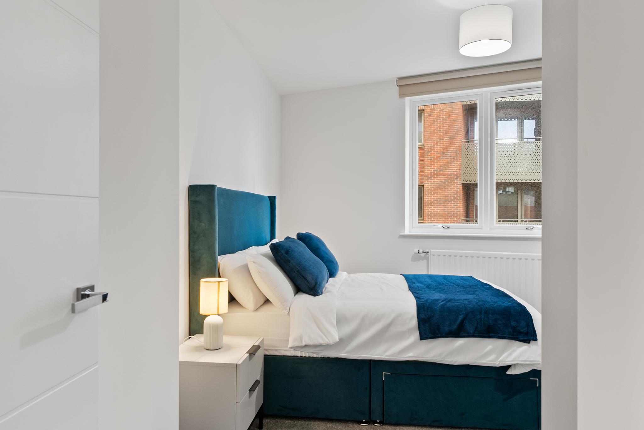 Modern Riverside Apartment | Near Heathrow | 2 Bed2