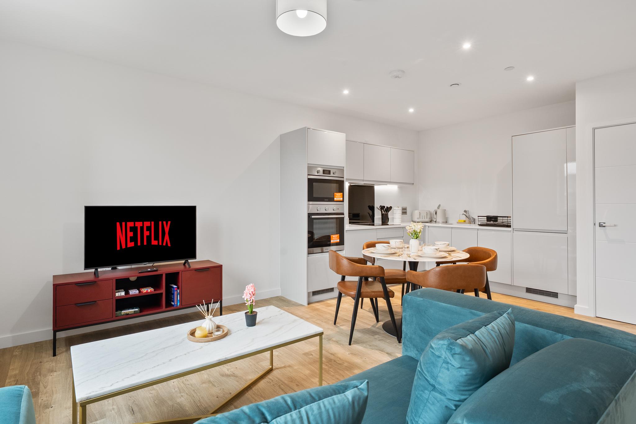 Modern Riverside Apartment | Near Heathrow | 2 Bed3