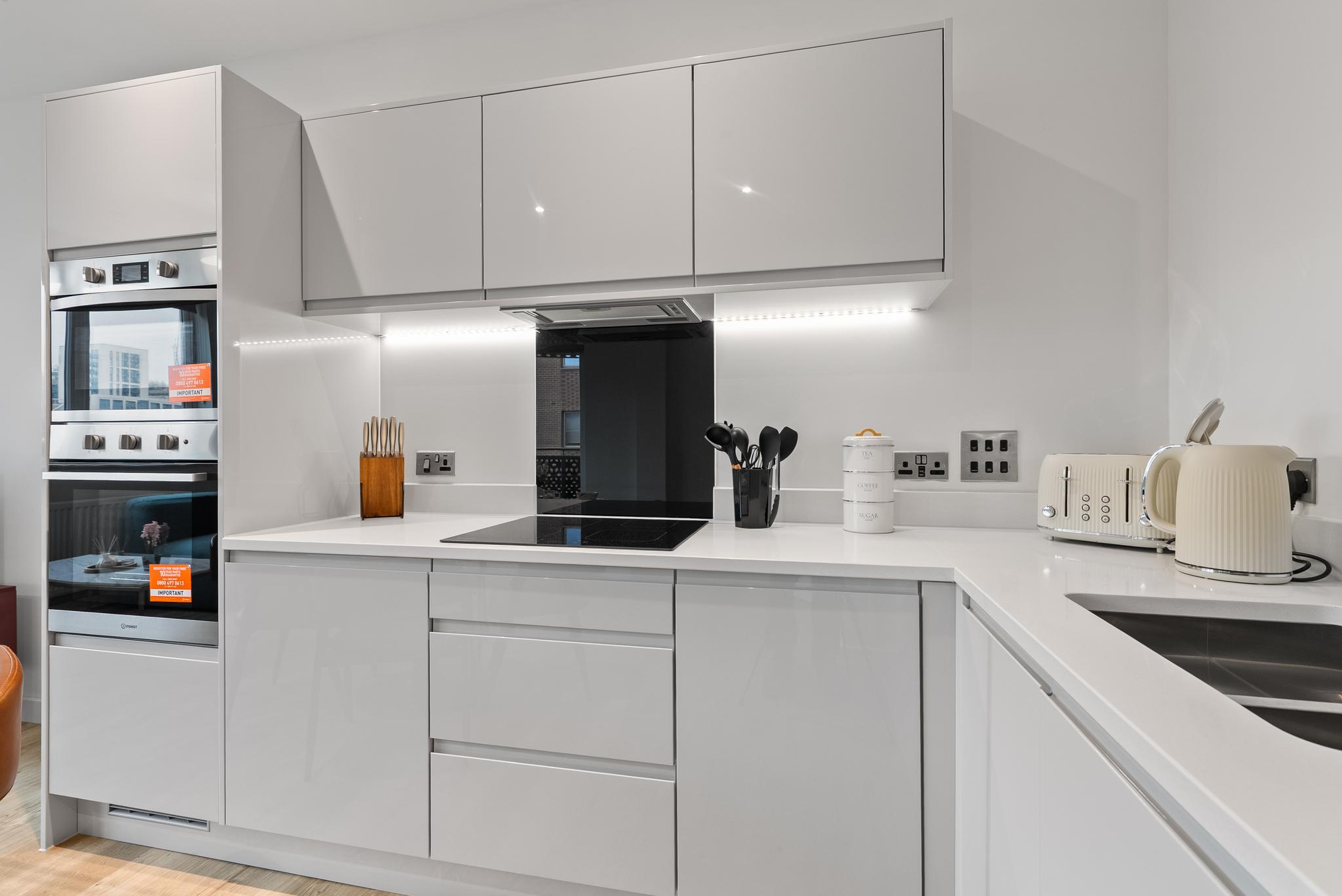 Modern Riverside Apartment | Near Heathrow | 2 Bed4