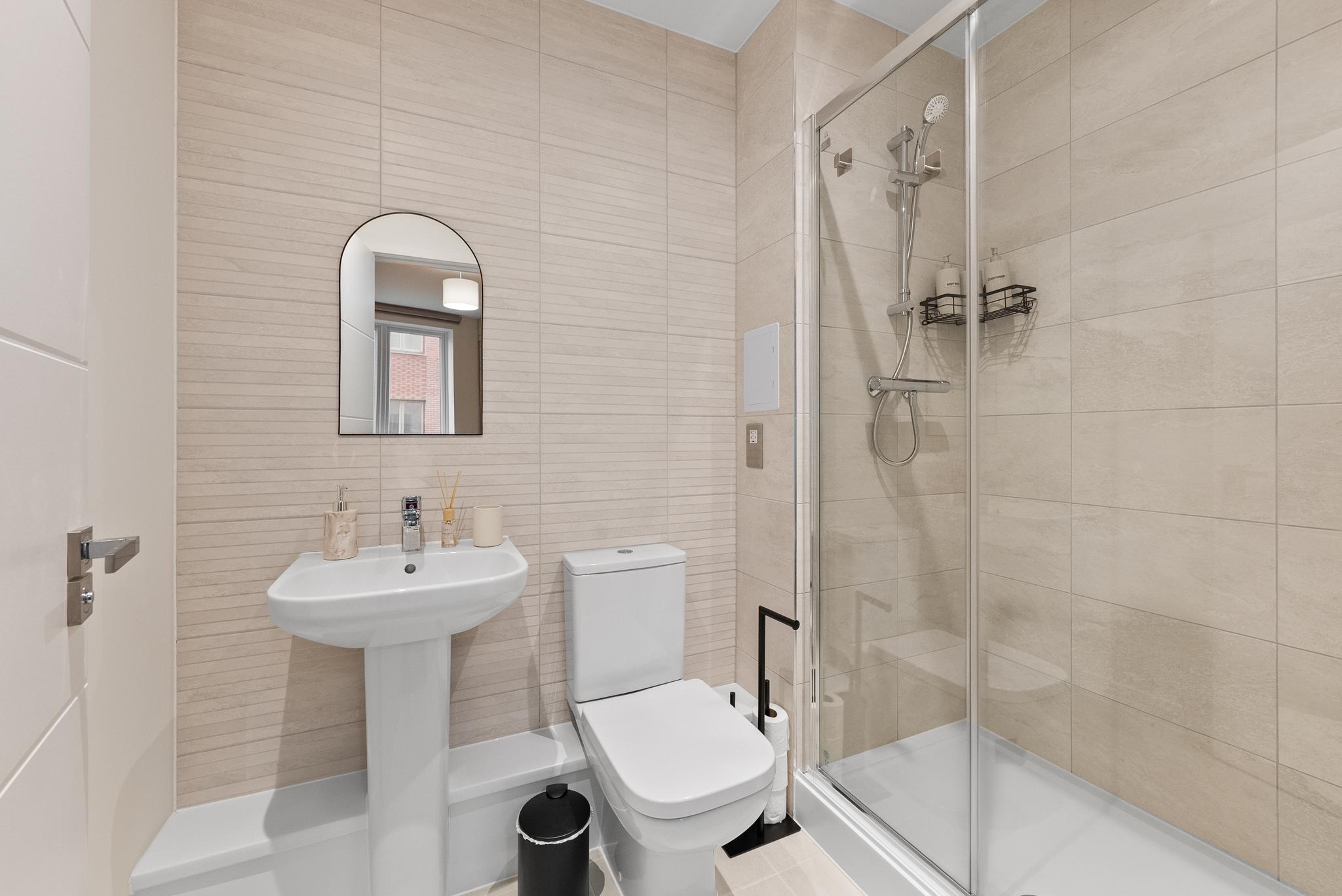 Modern Riverside Apartment | Near Heathrow | 2 Bed6