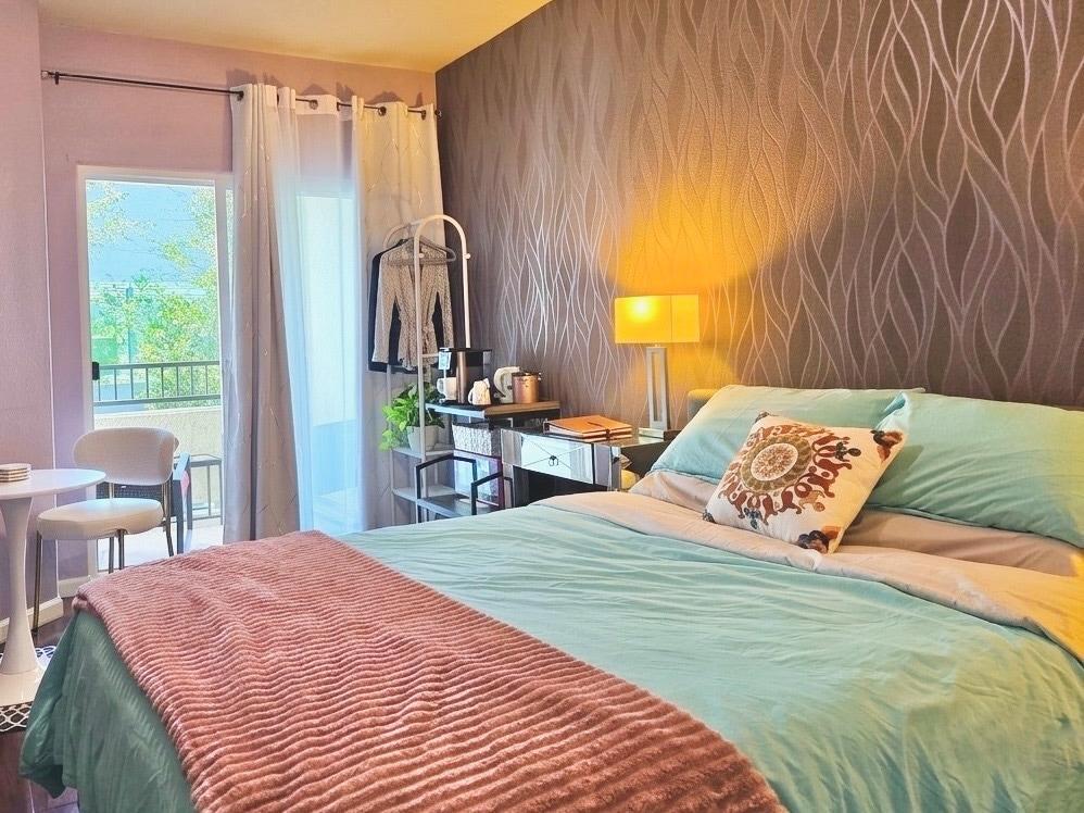 Cozy Elk Grove Condo |Private Room, Bath & Balcony2