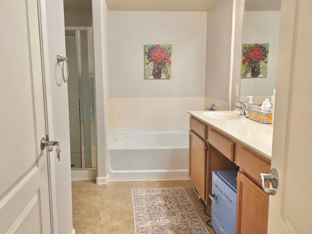 Cozy Elk Grove Condo |Private Room, Bath & Balcony5