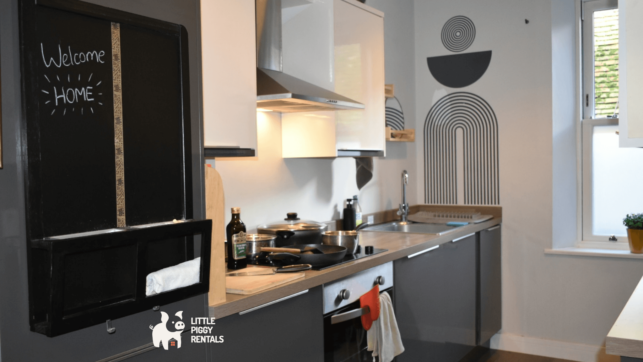 Charming 1-Bed with Private Parking & Full Bath5