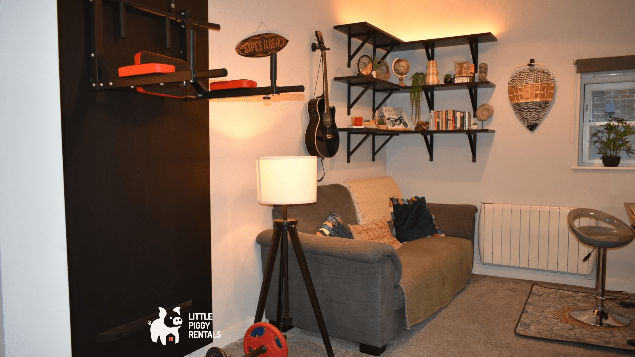 Charming 1-Bed with Private Parking & Full Bath4