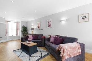 4BDR 3.5BA Family Home with Garden in Isleworth