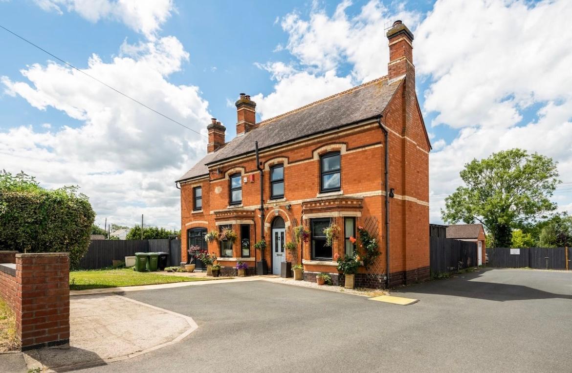cleverley living - Cleveland House