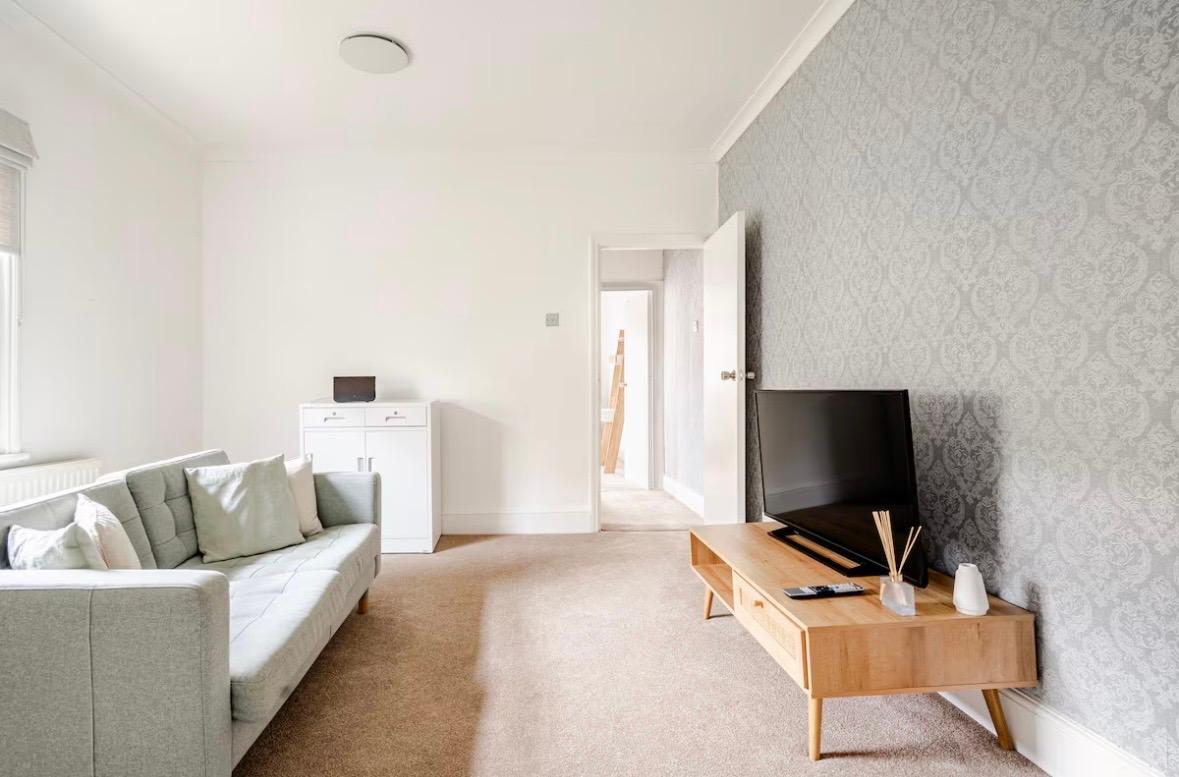 Spacious 1BR Apt near Bedford Stn & Town Centre1