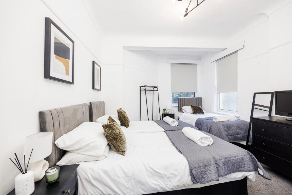 2 bed modern apartment by luxiety stays6