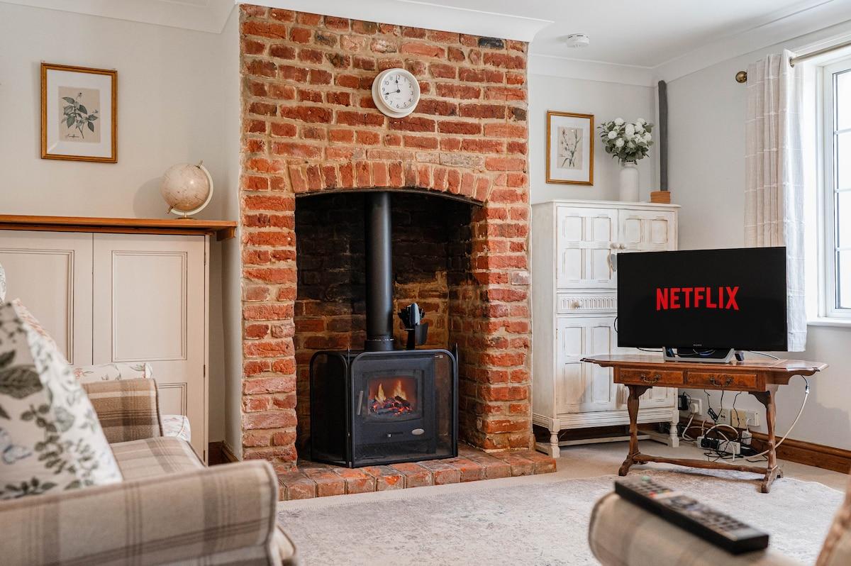 Charming Suffolk Cottage, 3 Bedroom + Parking