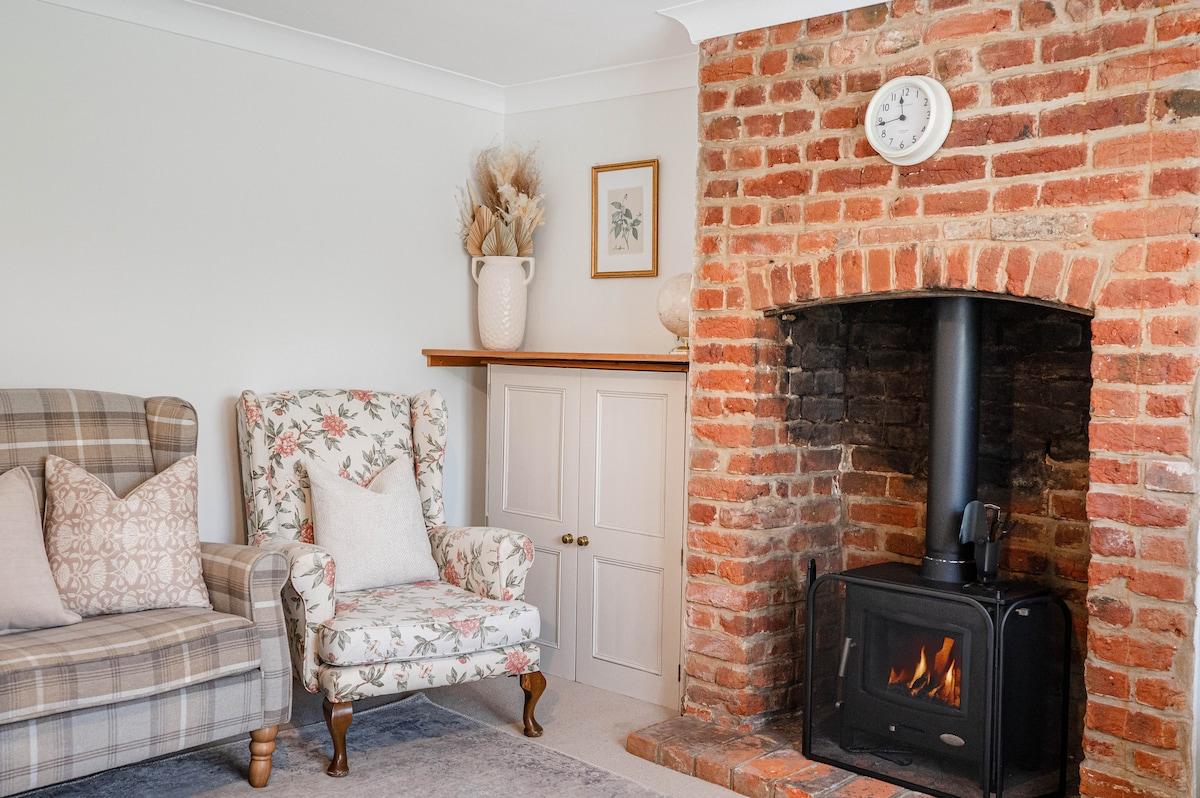 Charming Suffolk Cottage, 3 Bedroom + Parking6