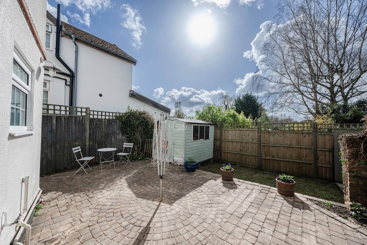 Charming Suffolk Cottage, 3 Bedroom + Parking4