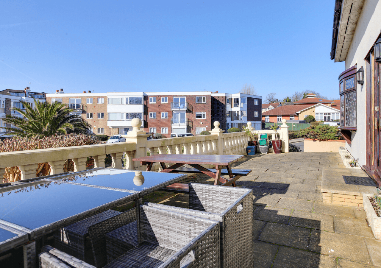 NEW! 4BR Cottage w/ Terrace & Parking -City Centre6