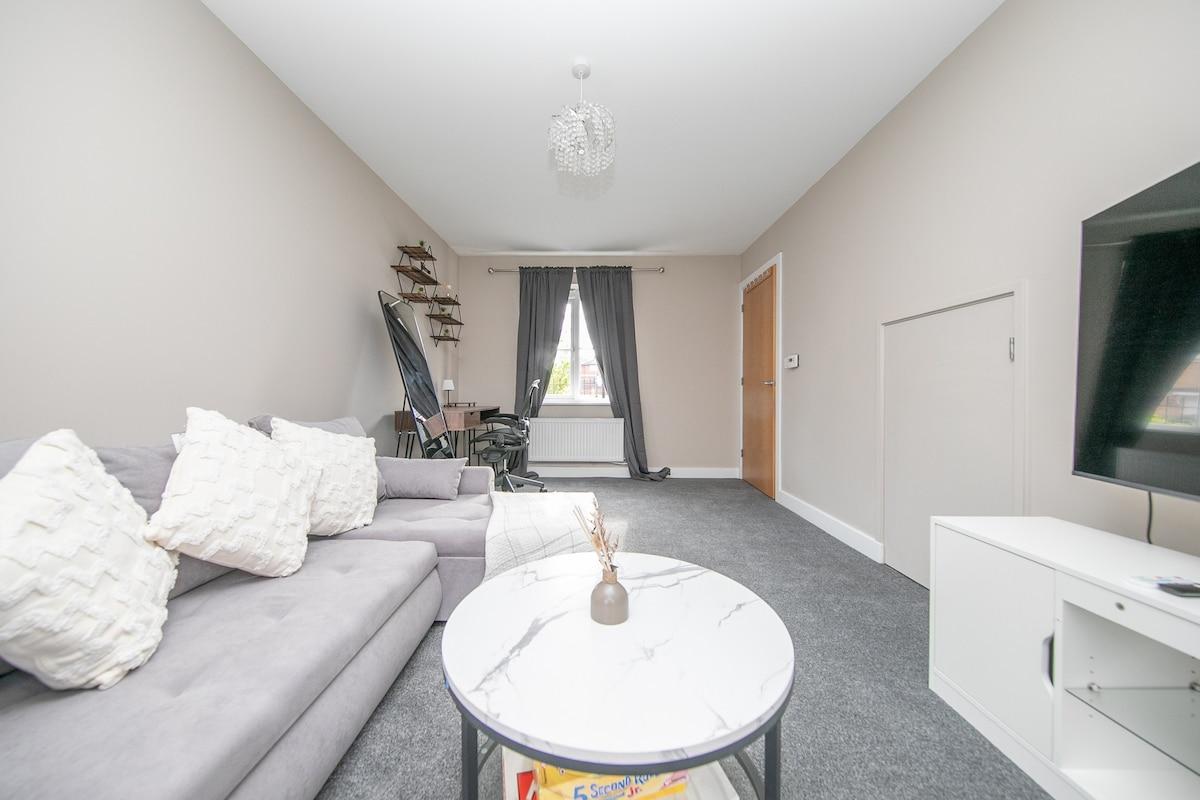 Spacious & Homely Colchester Stay | Great Location5