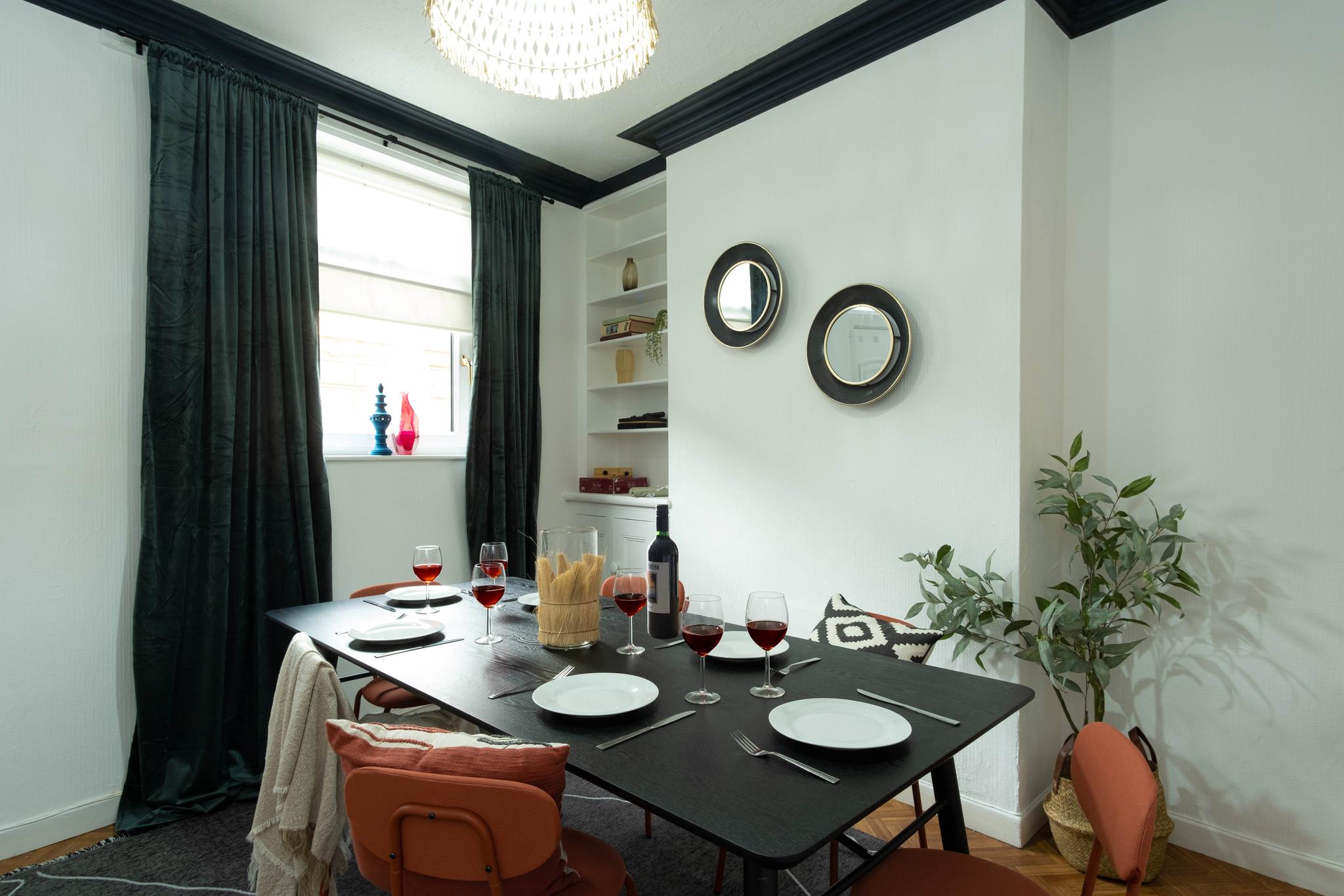 Spacious 2br Home w/ Wi-Fi, Yard & Street Parking2
