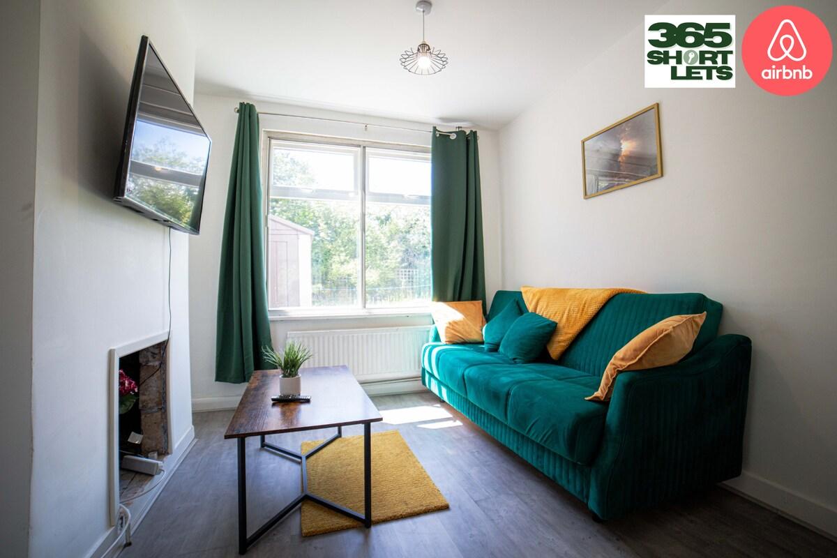 Hatfield | House | Staycation | Big Discounts