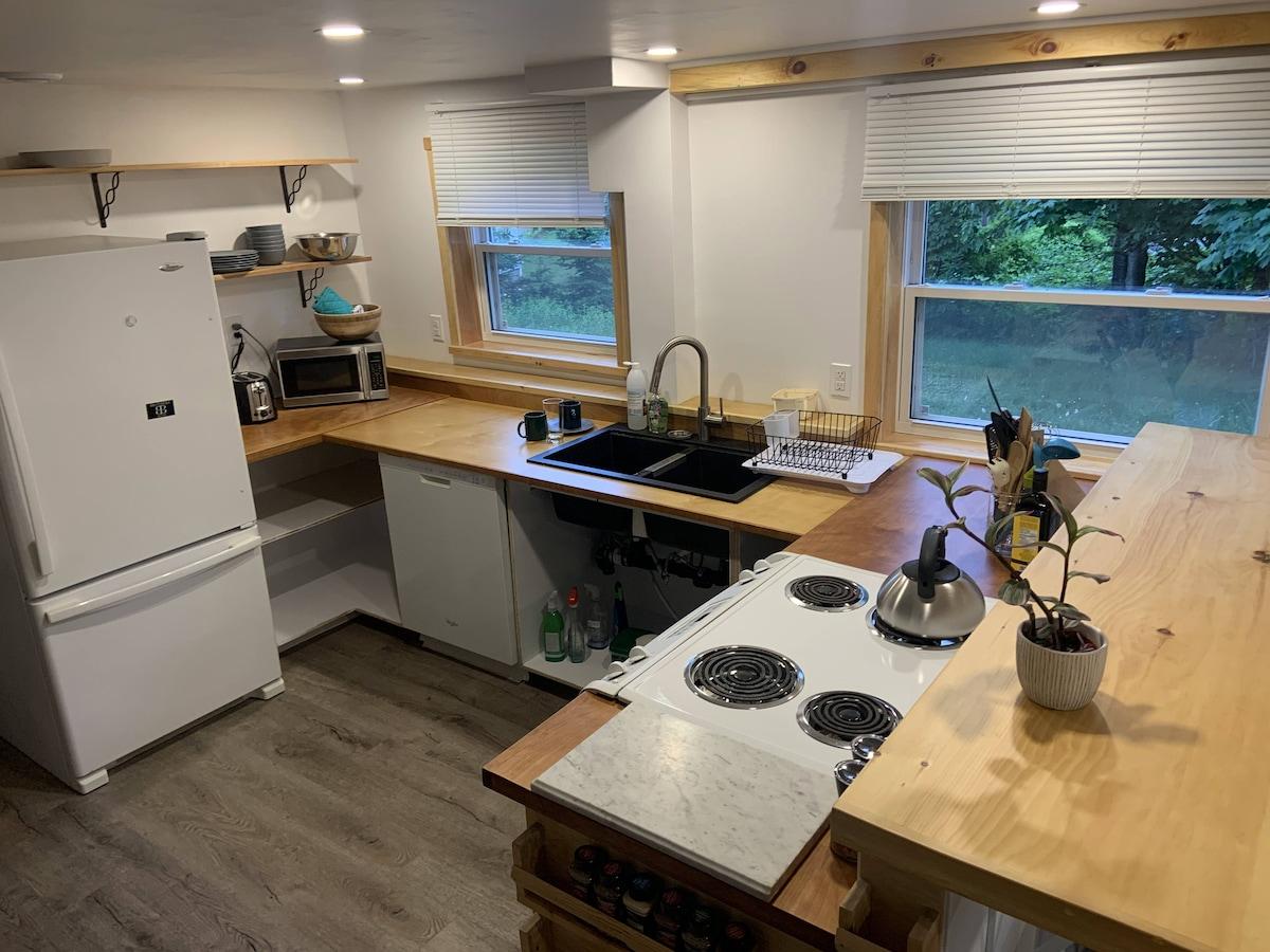 Coastal Oasis: Modern Retreat near Halifax Harbour6