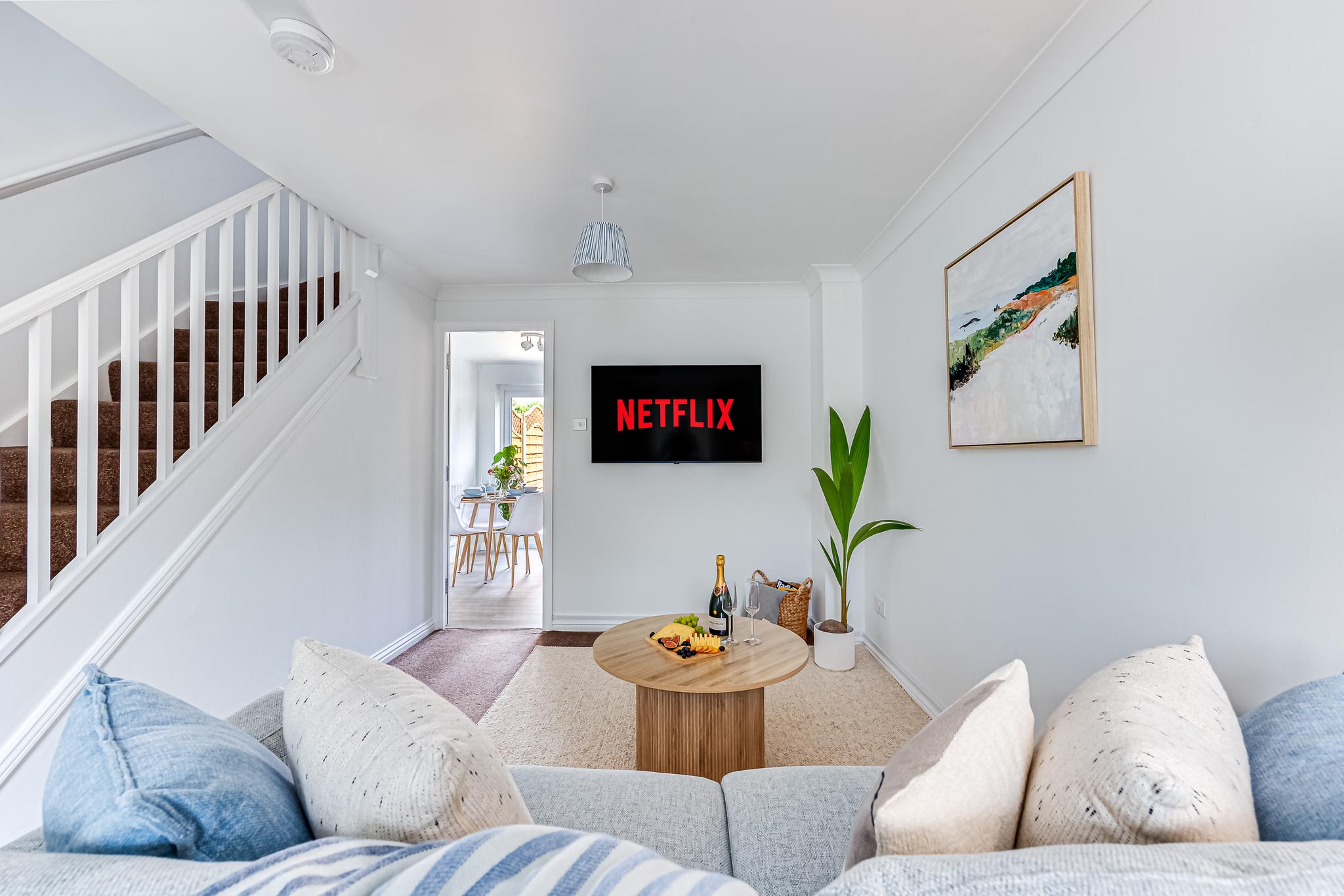 Cosy & Stylish Home w/ EV Charger & Priv. Garden