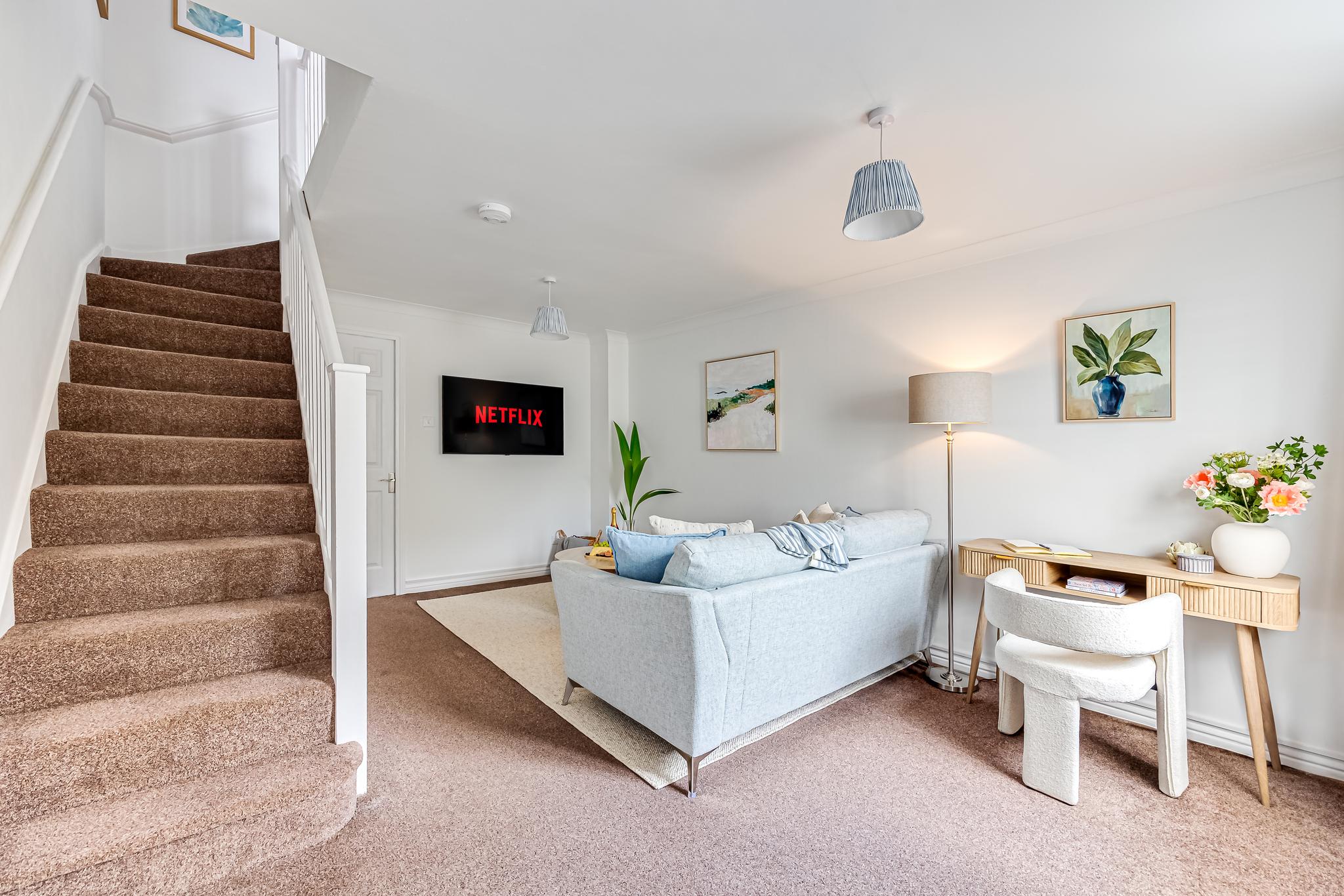Cosy & Stylish Home w/ EV Charger & Priv. Garden6