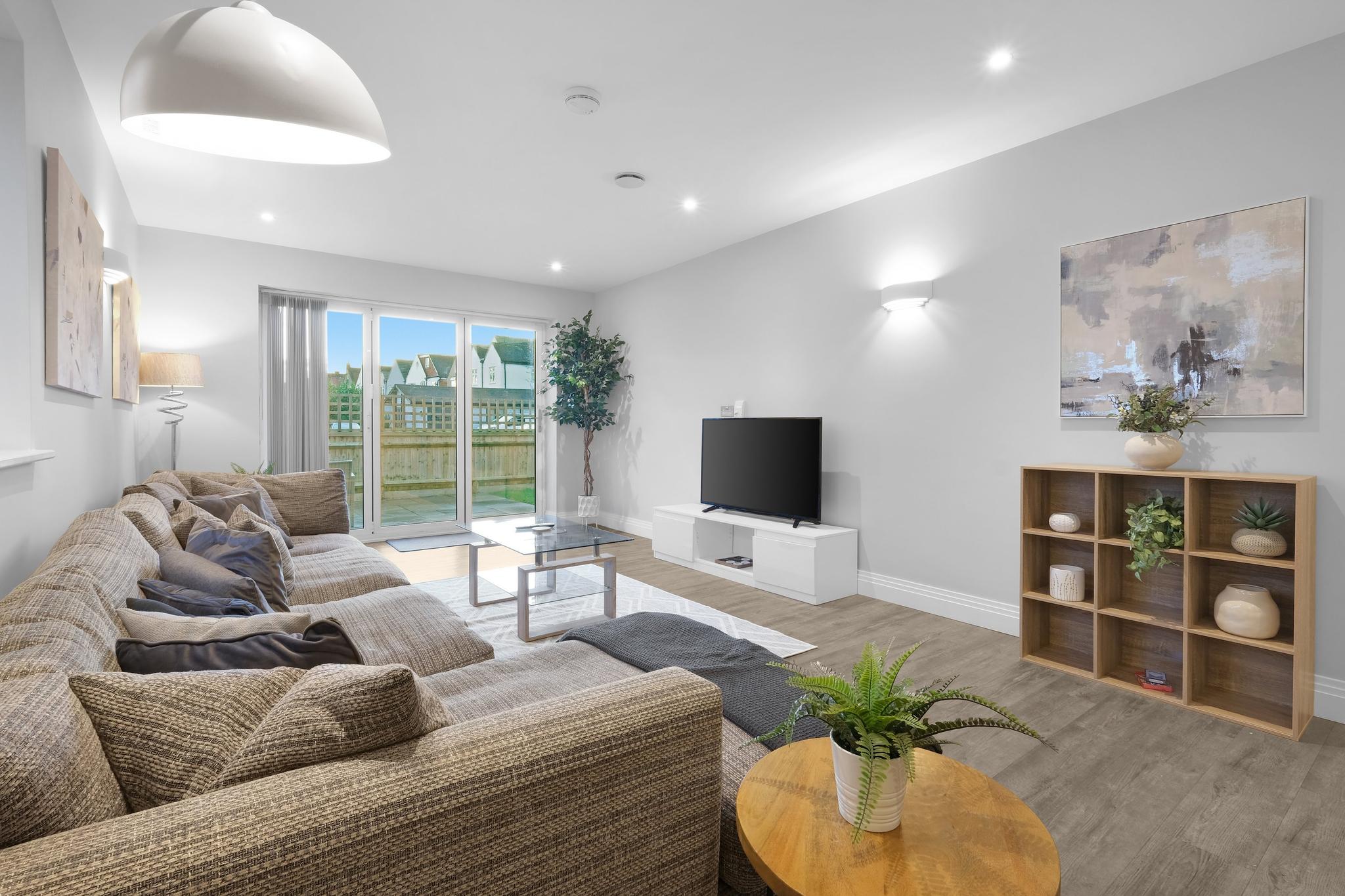 Isleworth Garden Retreat | 2BR 2BA + Gated Parking