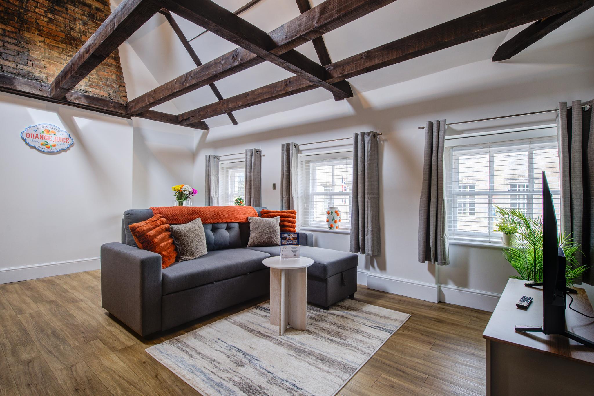Modern 1 Bed -+Beams + Parking
