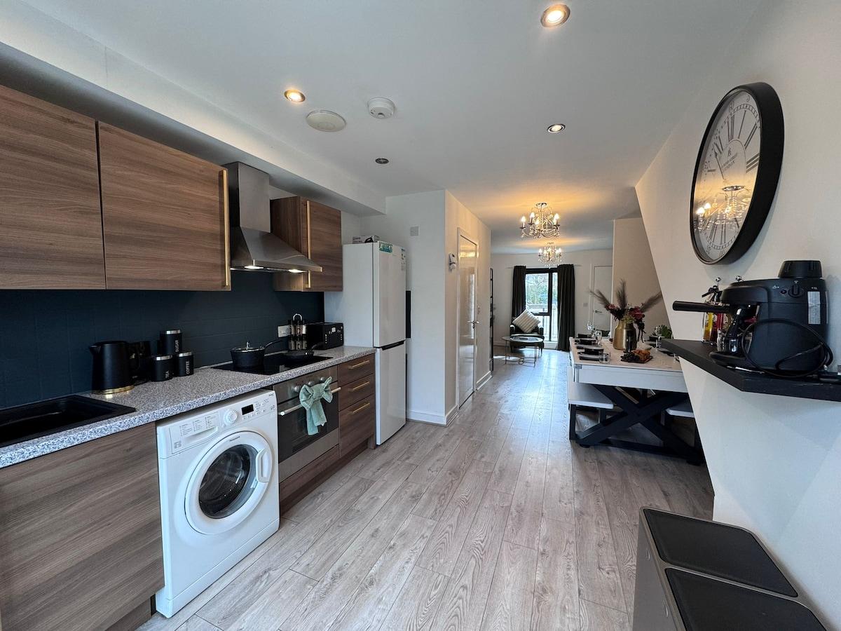 Winsick Residences Salford 3 bed up to 7 guests3