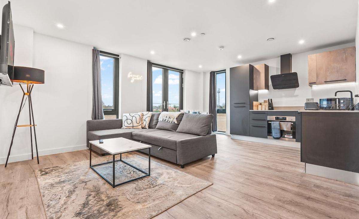 Central Flat with Parking and Gym Sleeps 8